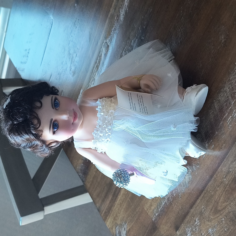 Elizabeth Taylor baby doll, porcelain, Franklin Mint